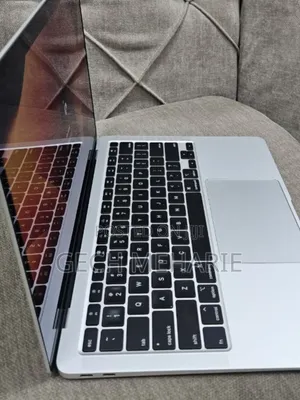 New Laptop Apple MacBook Air 2020 8GB Intel Core I5 SSD 512GB