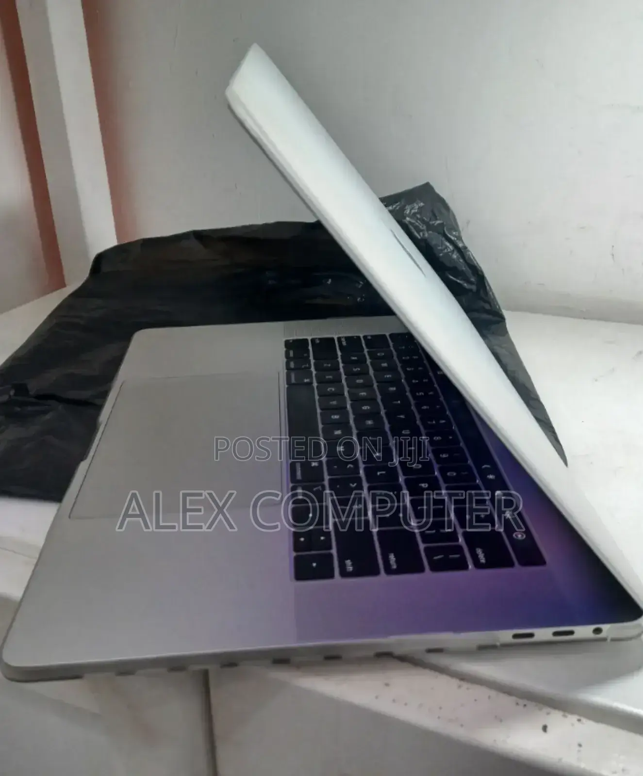 New Laptop Apple MacBook Pro 2018 32GB Intel Core I9 SSD 1T