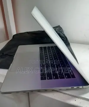 New Laptop Apple MacBook Pro 2018 32GB Intel Core I9 SSD 1T