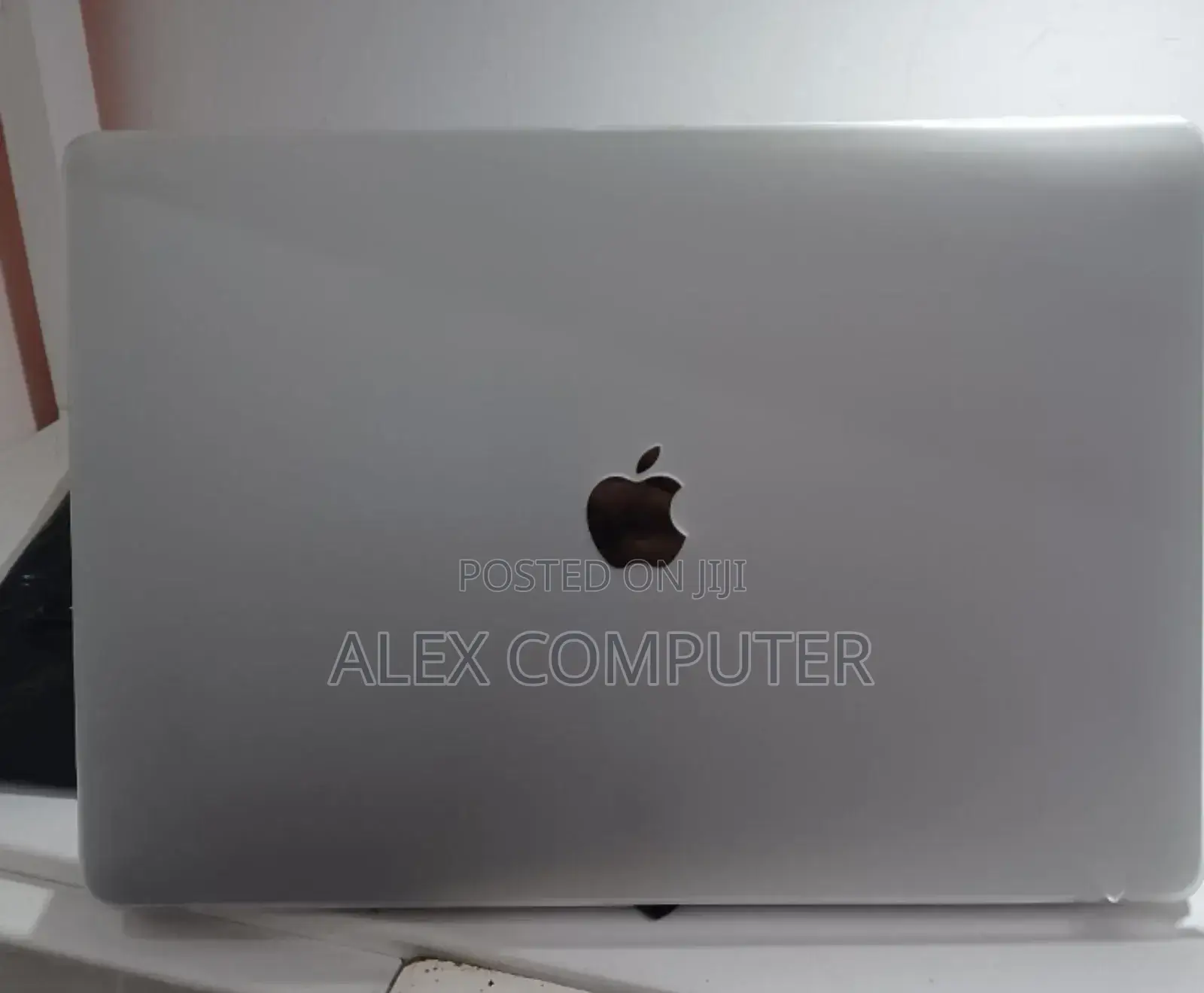 New Laptop Apple MacBook Pro 2018 32GB Intel Core I9 SSD 1T