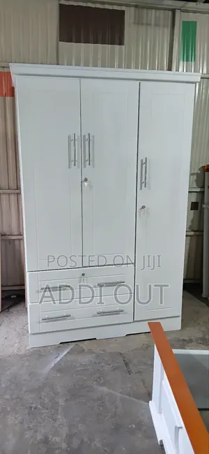 Photo - ነጭ 1 ከሃያ ቁምሳጥን