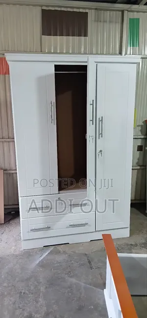 ነጭ 1 ከሃያ ቁምሳጥን