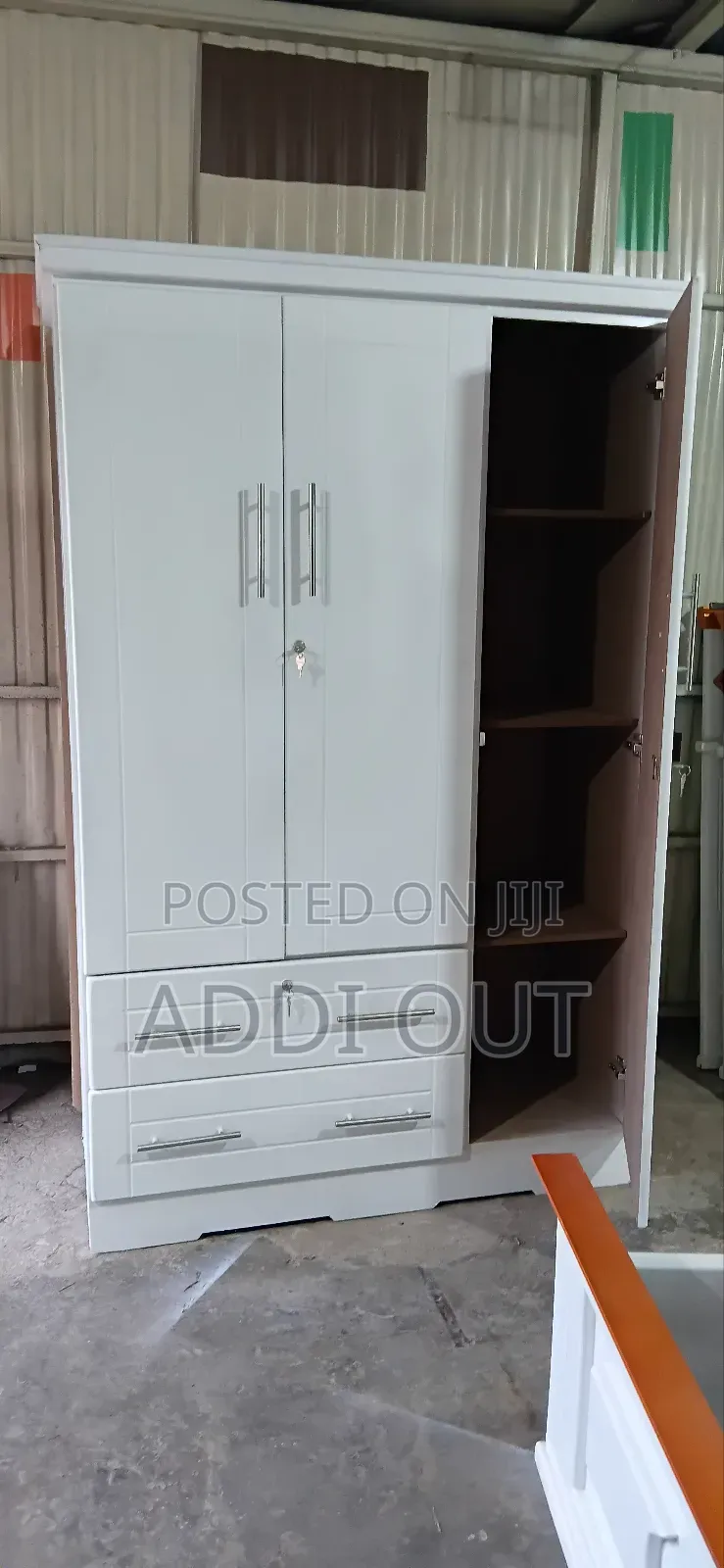 ነጭ 1 ከሃያ ቁምሳጥን