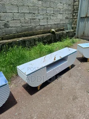 Photo - ነጭ ቲቪ ስታንድ በ Mdf