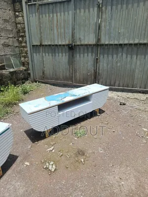 ነጭ ቲቪ ስታንድ በ Mdf