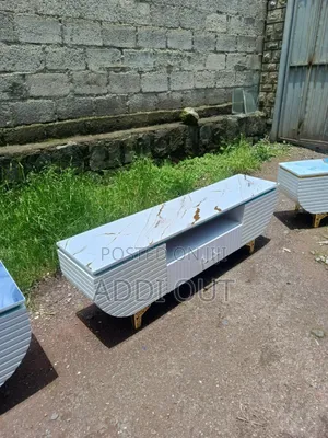 ነጭ ቲቪ ስታንድ በ Mdf