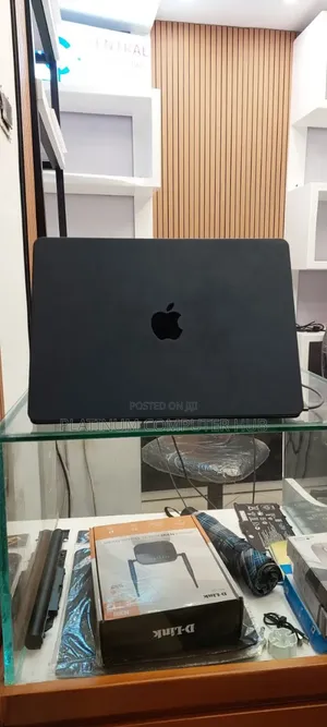 New Laptop Apple MacBook Air 2022 M2 8GB Apple M2 SSD 256GB