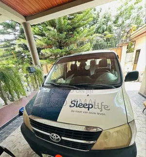 Photo - Toyota HiAce 2010 Blue