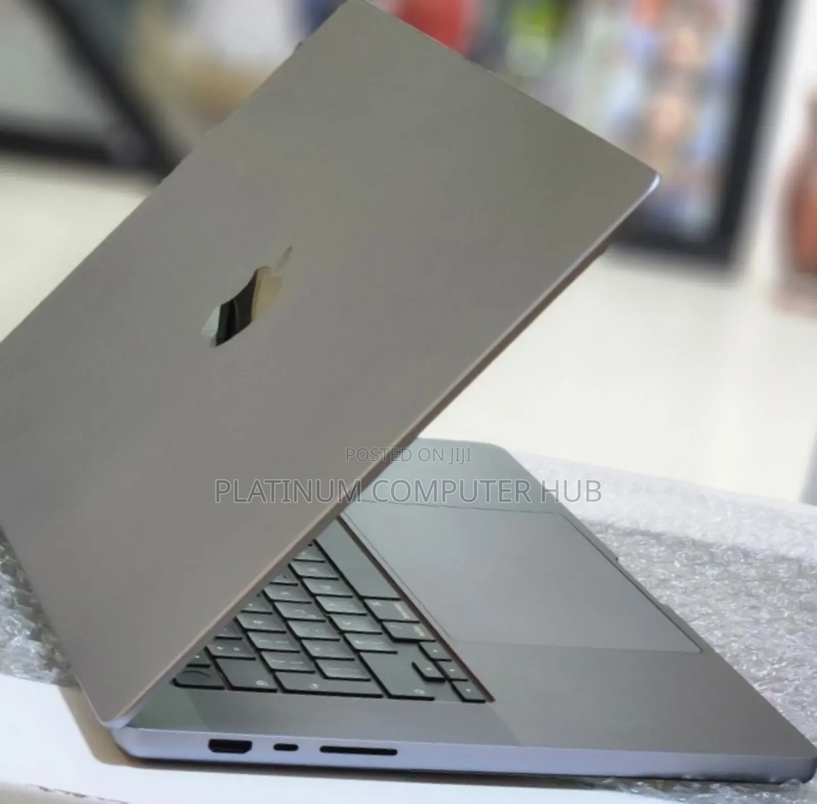 New Laptop Apple MacBook Pro 2021 M1 32GB Apple M1 Pro SSD 512GB