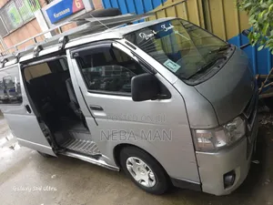 Photo - Toyota HiAce 2007 Silver