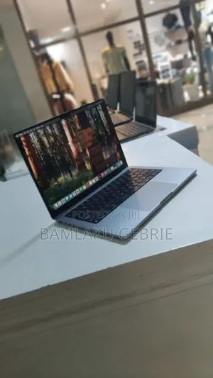 Photo - New Laptop Apple MacBook Pro 2021 M1 16GB Apple M1 Pro SSD 512GB