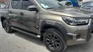 Toyota Hilux 2022 Gray