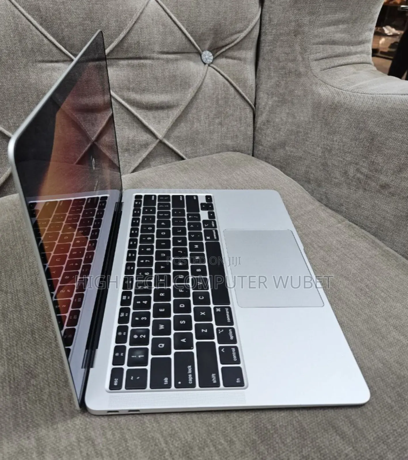 New Laptop Apple MacBook 2020 8GB Intel Core I5 SSD 512GB