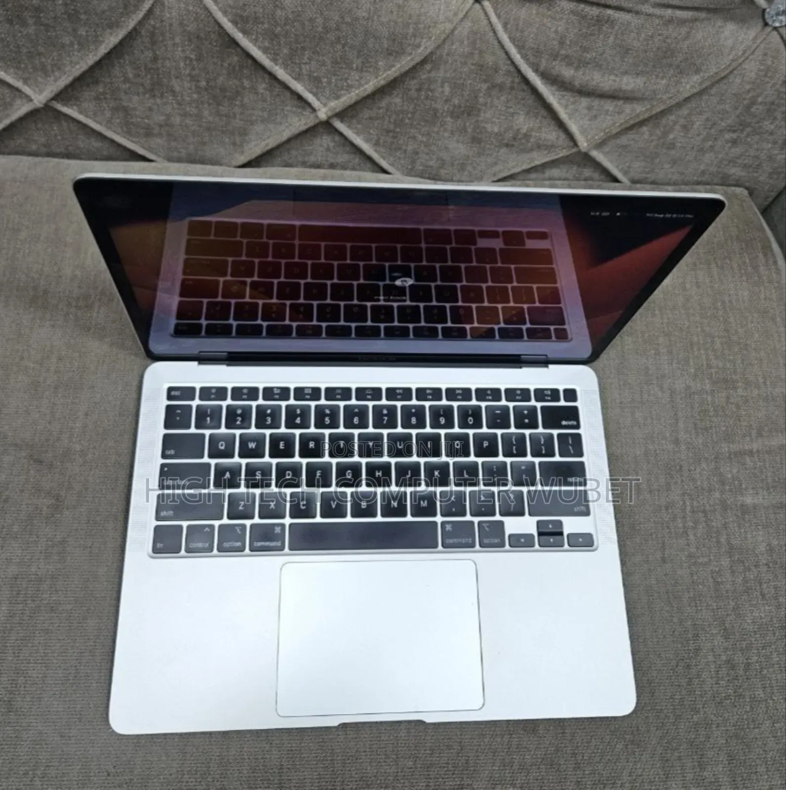 New Laptop Apple MacBook 2020 8GB Intel Core I5 SSD 512GB