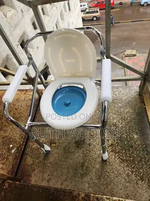 Photo - Commode Chair截稿toilet Chair臭味commode Chair鵝蛋poty Chair膩的commode Chair