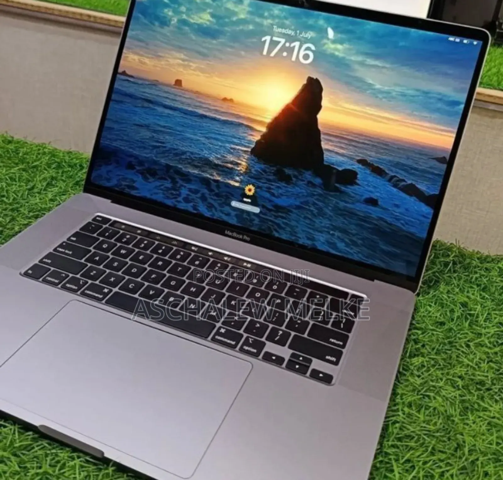 New Laptop Apple MacBook Pro 2019 32GB Intel Core I9 SSD 512GB