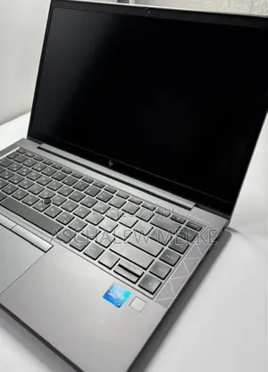 New Laptop HP ZBook Firefly 14 G7 16GB Intel Core I7 SSD 512GB