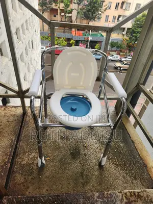 Photo - Toilet Chair朱雀poty Chair段的commode Chair脯不commode Chair雄風commode Chair