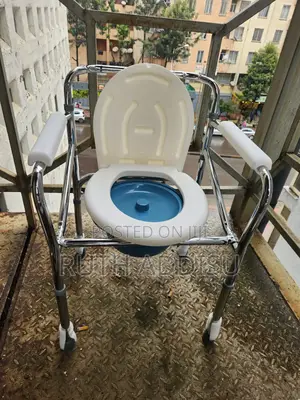 Photo - Toilet Chair姿我commode Chair庫藏toilet Chair坂你commode Chair腕帶popo Chair