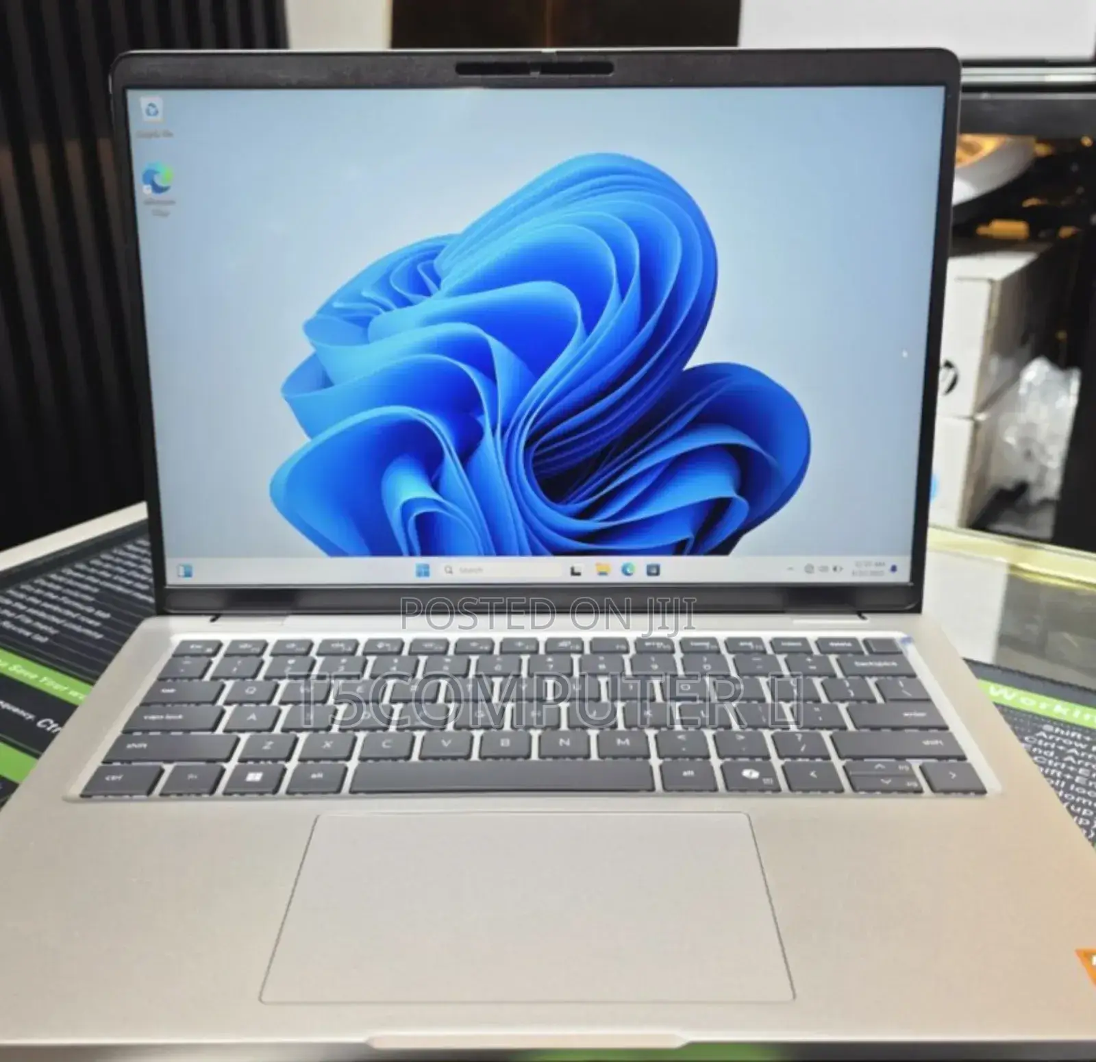 New Laptop Dell Pro 13 32GB AMD Ryzen 7 SSD 512GB