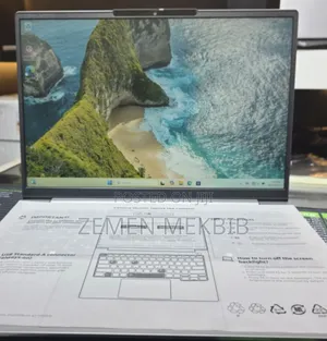 New Laptop Lenovo 16GB Intel Core Ultra 7 SSD 512GB