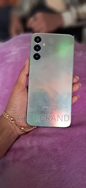 Photo - Samsung Galaxy A24 128 GB Silver