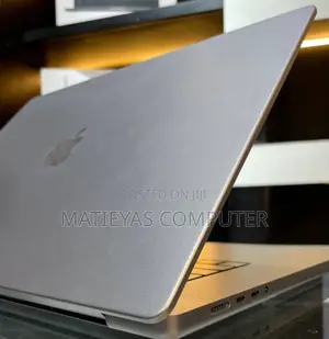 Photo - New Laptop Apple MacBook Pro 2021 M1 32GB Apple M1 SSD 1T