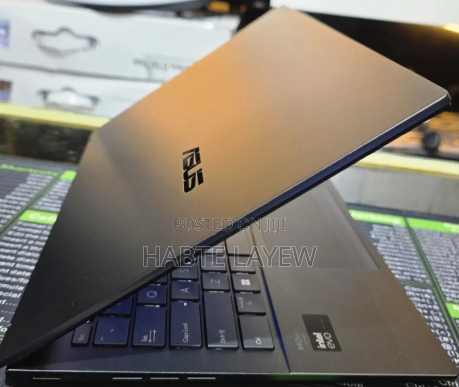 New Laptop Asus ZenBook UX305FA 8GB Intel Core Ultra 5 SSD 512GB