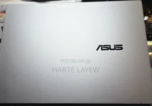 New Laptop Asus ZenBook UX305FA 8GB Intel Core Ultra 5 SSD 512GB