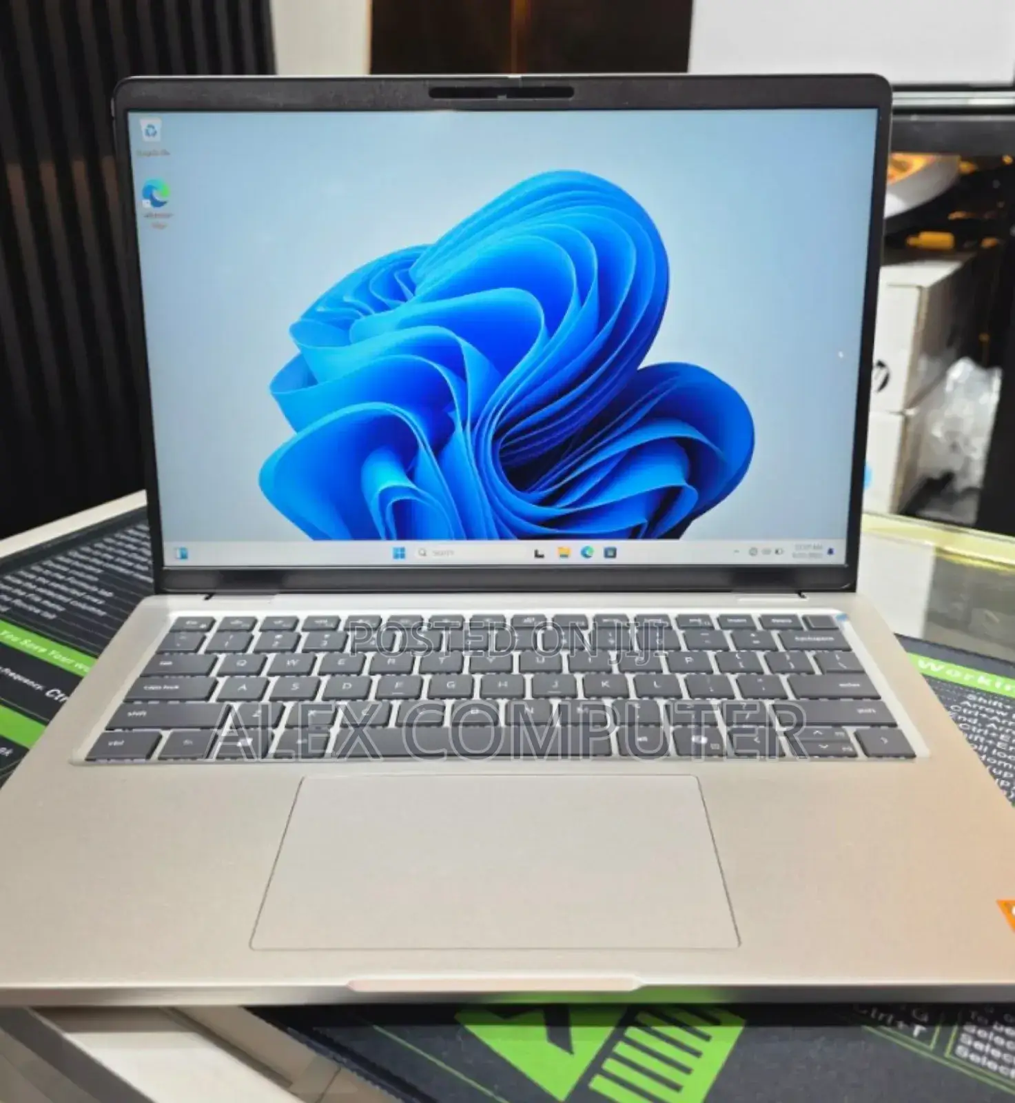 New Laptop Dell Pro 14 32GB AMD Ryzen 7 SSD 512GB