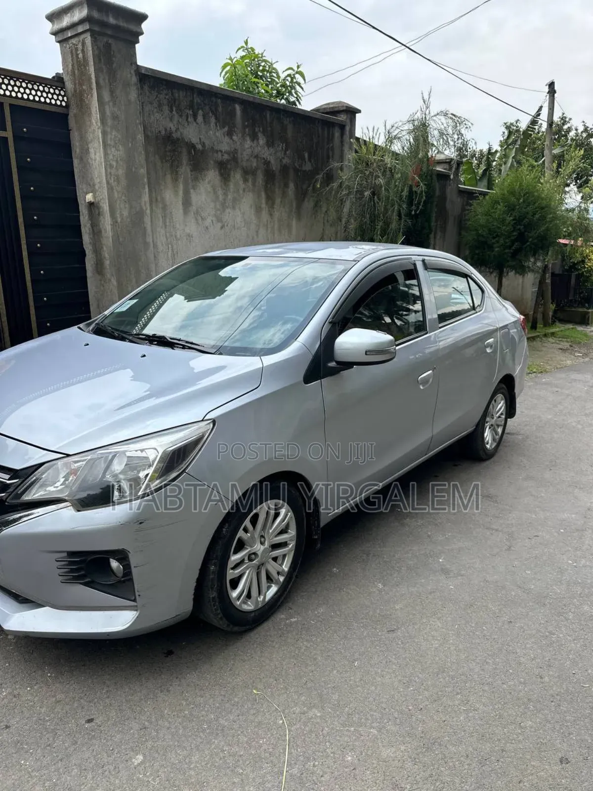 Mitsubishi Attrage 2022 Silver