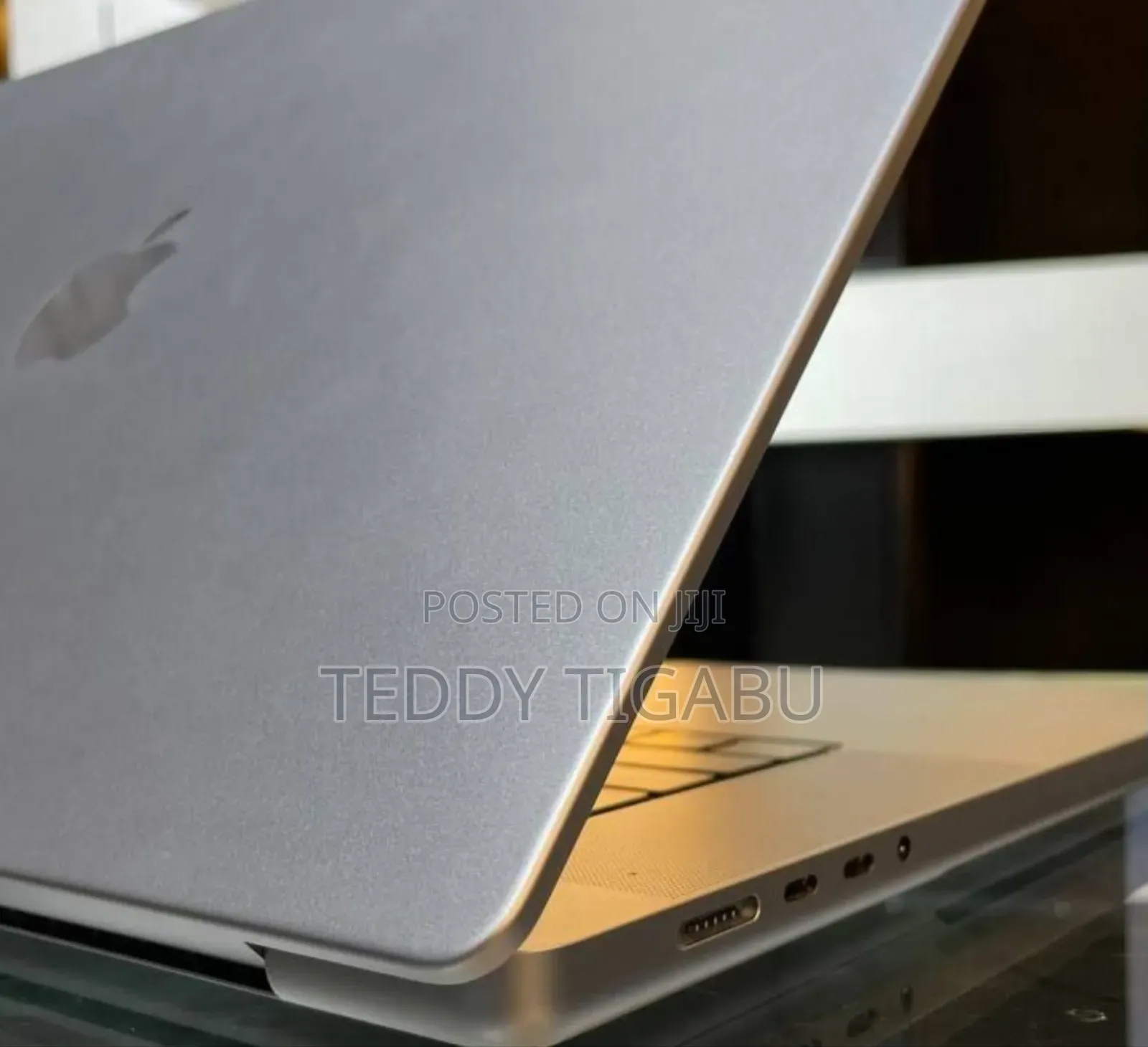 New Laptop Apple MacBook Pro 2021 M1 16GB Apple M1 SSD 32GB