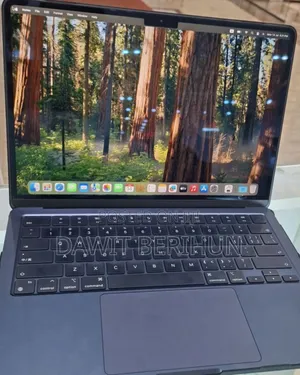 Photo - New Laptop Apple MacBook Air 2022 M2 8GB Apple M2 SSD 256GB