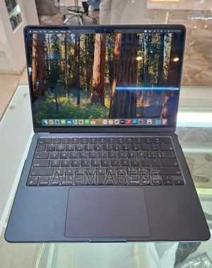 New Laptop Apple MacBook Air 2022 M2 8GB Apple M2 SSD 256GB