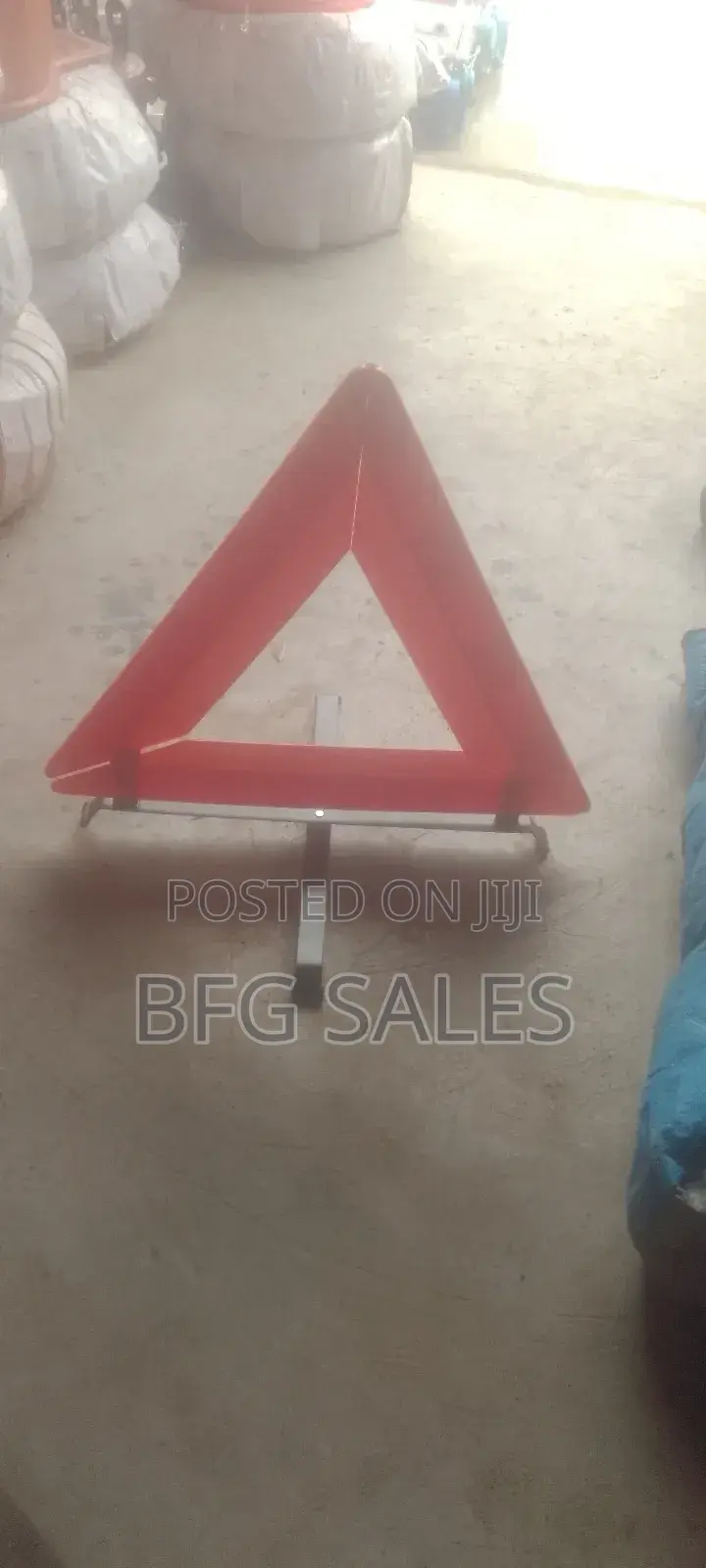 Reflective Warning Triangle (አንፀባራቂ)