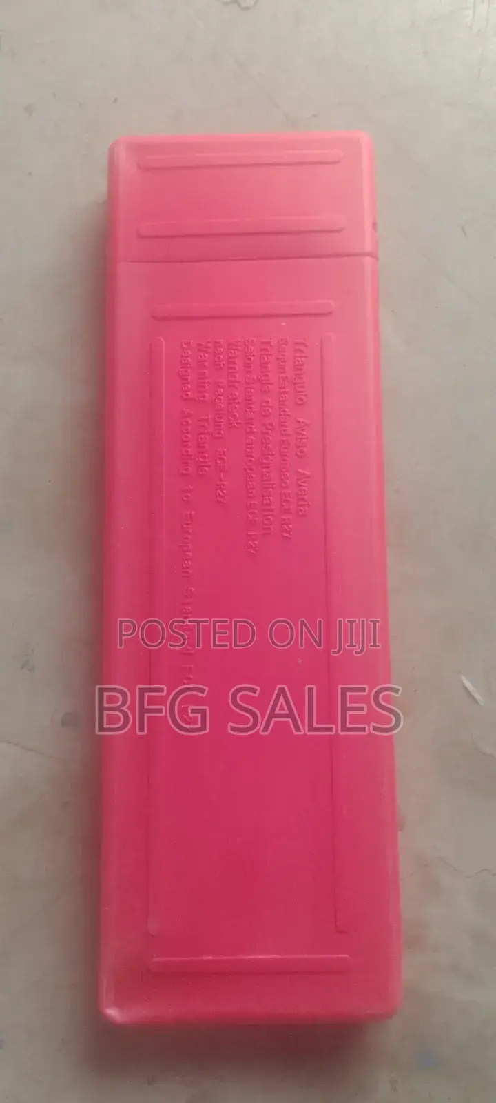 Reflective Warning Triangle (አንፀባራቂ)