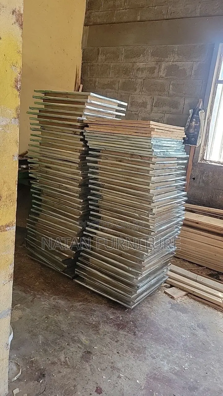 ሙሉ በሙሉ ጥራት ባለው ዋንዛ እንጨት የተሰራ ዘመናዊ የንብ ቀፎ (The Beehive)