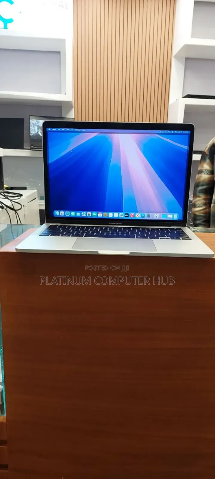 New Laptop Apple MacBook Pro 2020 M1 16GB Apple M1 SSD 512GB