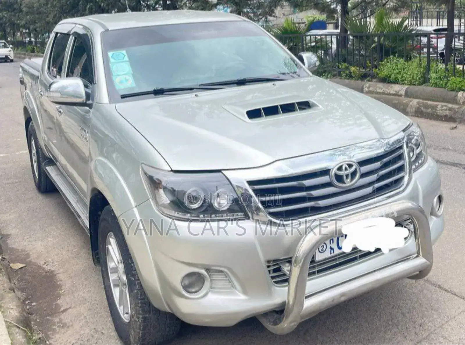 Toyota Hilux 2014 Gray