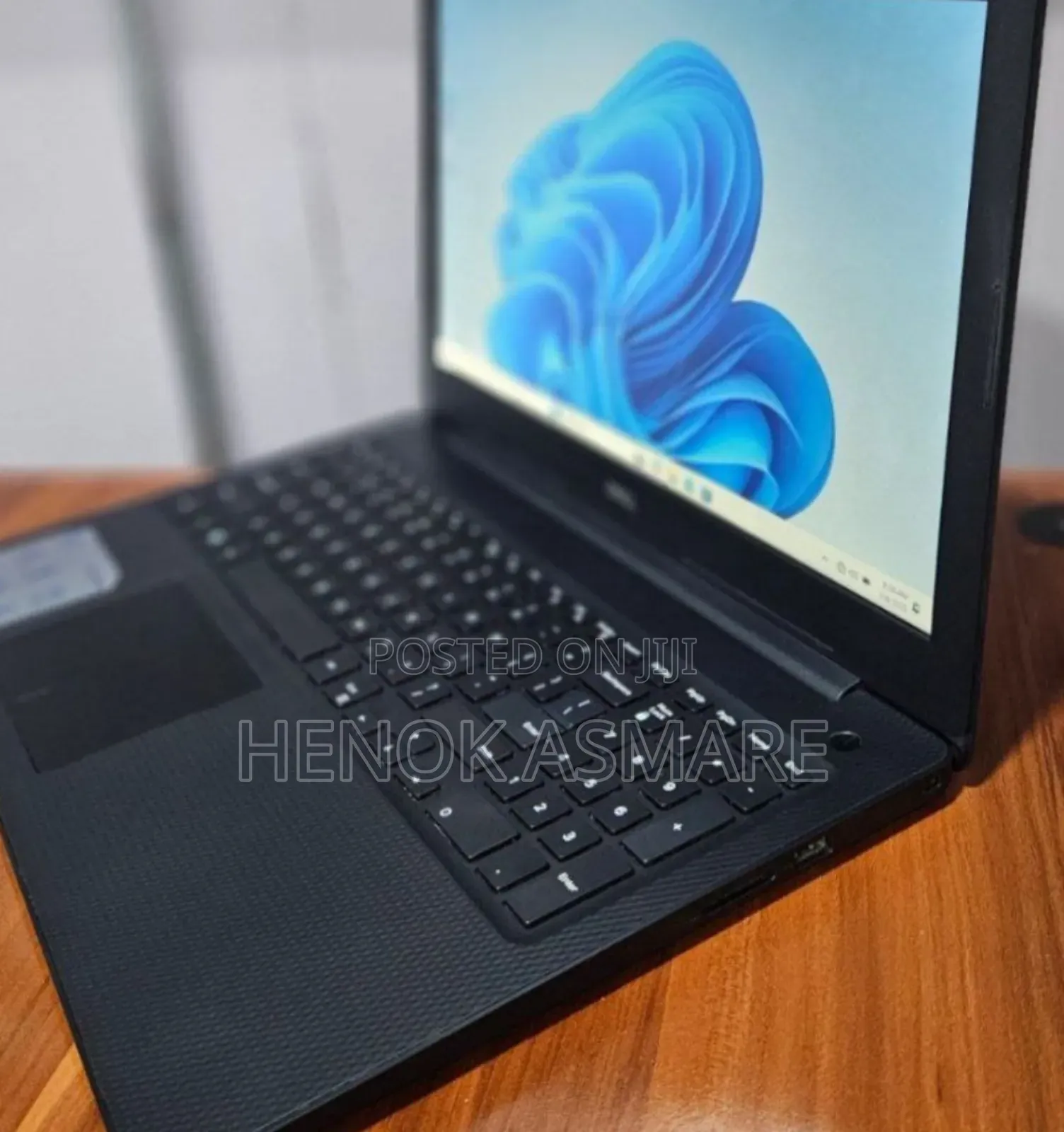 New Laptop Dell Inspiron 15 8GB Intel Core I5 SSD 1T