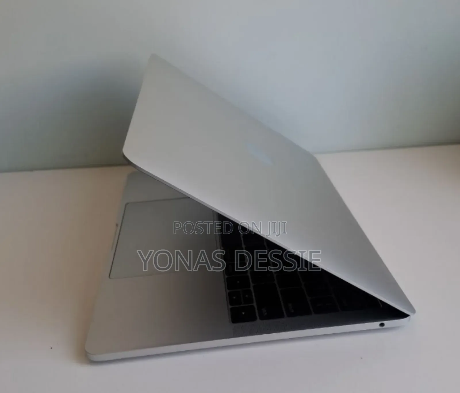 New Laptop Apple MacBook Pro 2017 8GB Intel Core I5 SSD 128GB