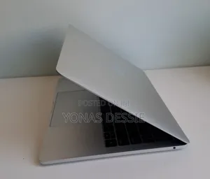 New Laptop Apple MacBook Pro 2017 8GB Intel Core I5 SSD 128GB