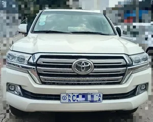 Photo - Toyota Land Cruiser 2019 White