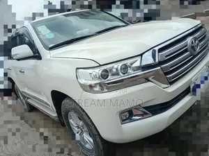 Toyota Land Cruiser 2019 White