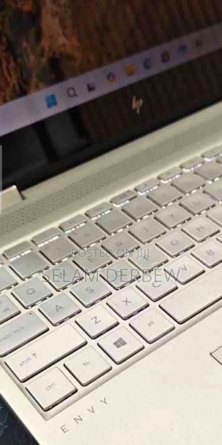 New Laptop HP Envy X360 8GB Intel Core I5 SSD 512GB