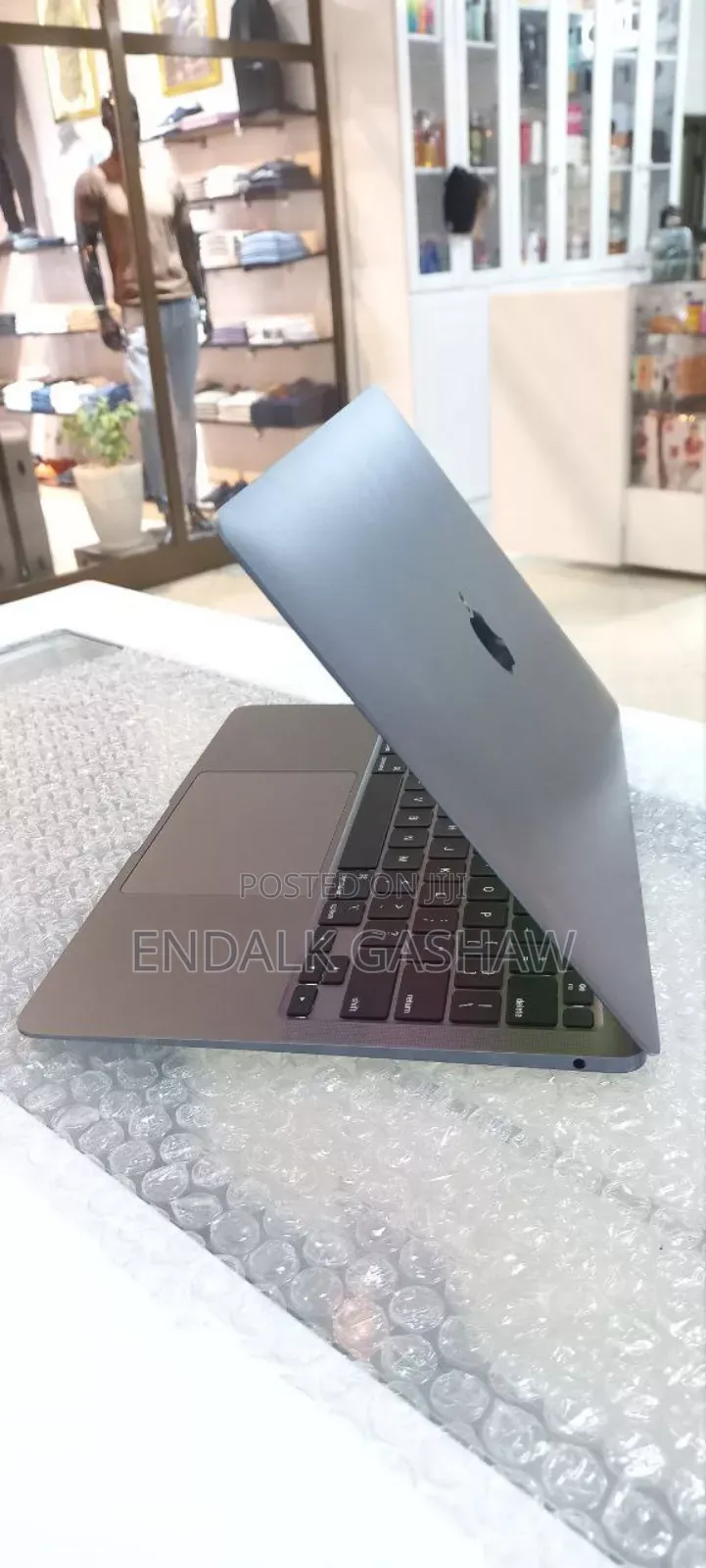 New Laptop Apple MacBook Air 2020 8GB Apple M1 SSD 256GB