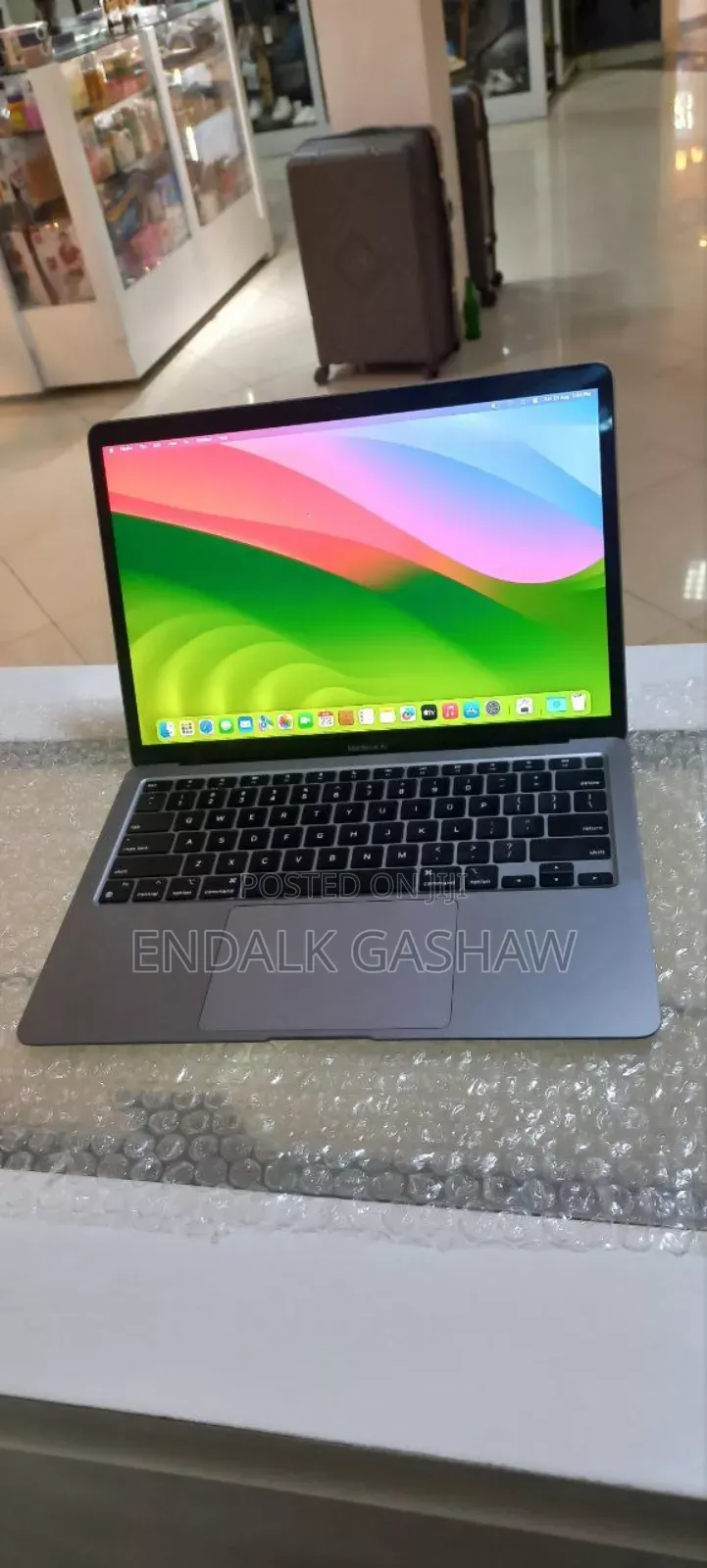 New Laptop Apple MacBook Air 2020 8GB Apple M1 SSD 256GB