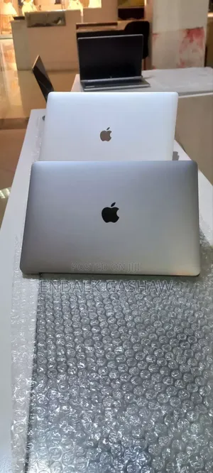 New Laptop Apple MacBook Pro 2017 16GB Intel Core I7 SSD 256GB