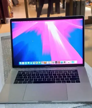New Laptop Apple MacBook Pro M1 16GB Intel Core I7 SSD 256GB