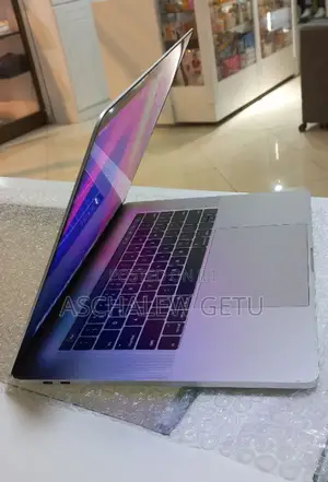 Photo - New Laptop Apple MacBook Pro 2017 8GB Intel Core I7 SSD 256GB